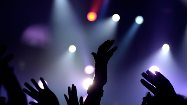 hands-concert-spotlight-music-1440x2560